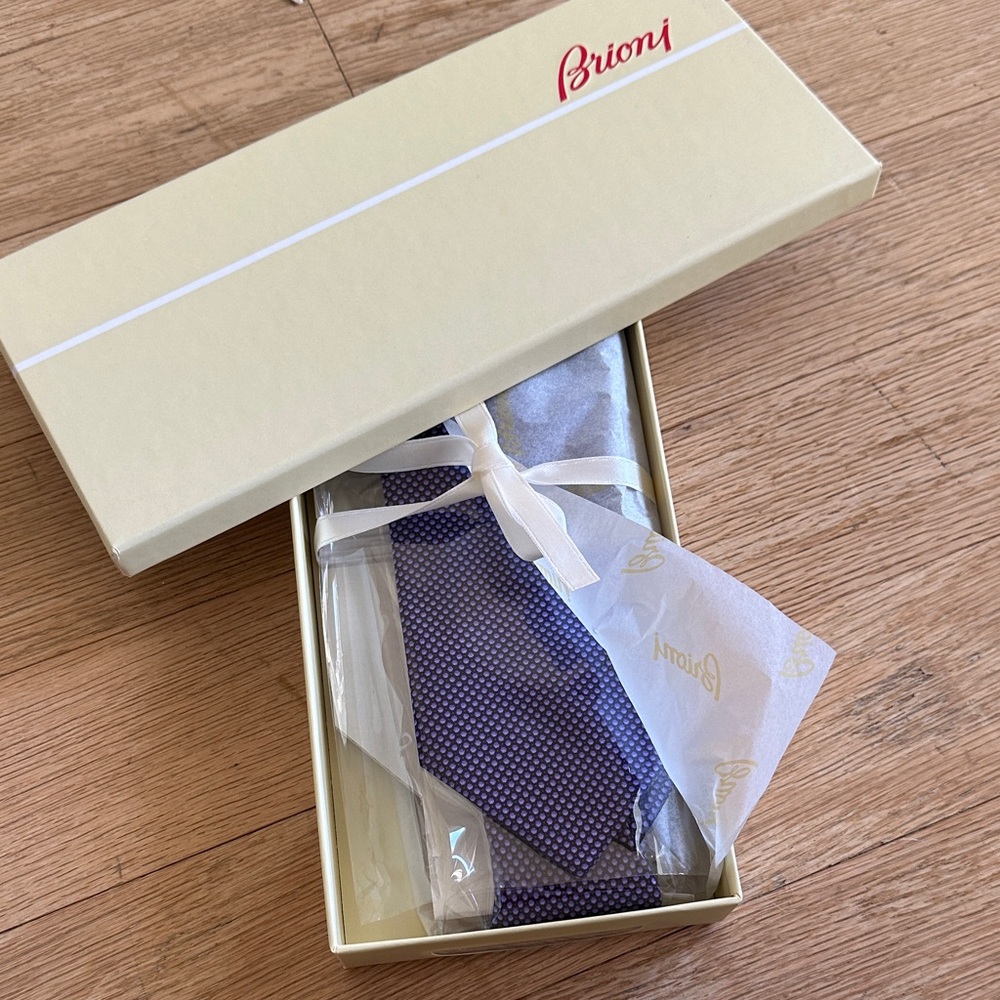 Brioni Purple Dot Patterned Tie